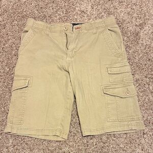 Men's Classic Cargo Shorts in Tan